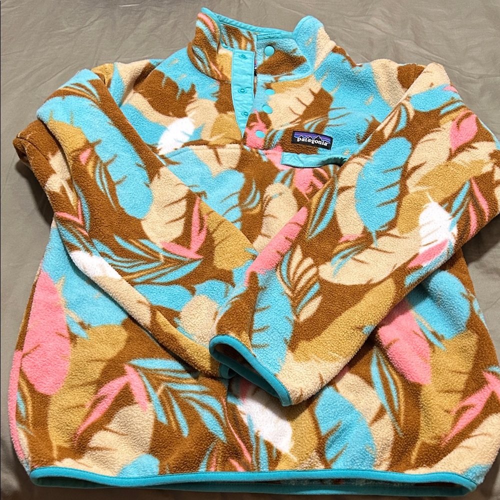 Patagonia Syncilla Multicolor Feather Pattern Fleece Pullover